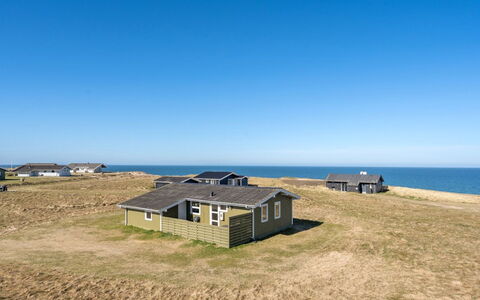 Asger - 50M from the Sea: Træ, Tag, Hus, Sommerhus, Dør, Hjem, Sidespor, Land Lot, Garden Bygninger, Skur