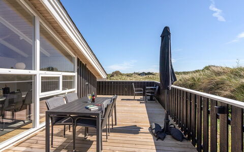 Randulf - 450M from the Sea: Træ, Trægulve, Gulvbelægning, Etage, Veranda, Hårdttræ, Dæk, Bejdse, Planke, Dør
