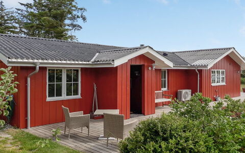 Ava - 1Km from the Sea: Træ, Hjem, Veranda, Dæk, Hårdttræ, Tag, Bejdse, Trægulve, Eco Hotel