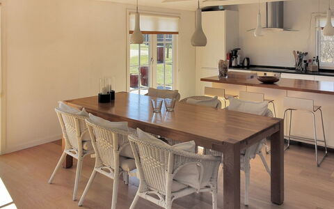 Ava - 1Km from the Sea: Træ, Hjem, Veranda, Dæk, Hårdttræ, Tag, Bejdse, Trægulve, Eco Hotel