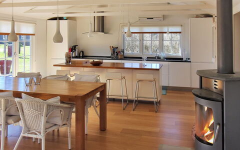 Ava - 1Km from the Sea: Træ, Hjem, Veranda, Dæk, Hårdttræ, Tag, Bejdse, Trægulve, Eco Hotel
