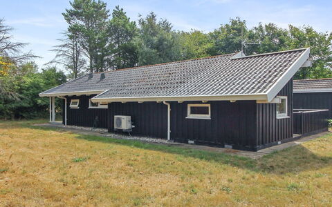 Nakke - 1.3Km from the Sea: Møbel, Indretning, Gulvbelægning, Træ, Etage, Loft, Trægulve, Stol, Bord, Belysning