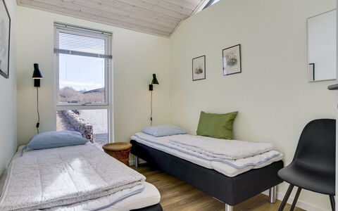 Luci - 500M from the Sea: Hus, Hjem, Dør, Tag, Sommerhus, Estate, Have, Skygge, Sidespor, Gård