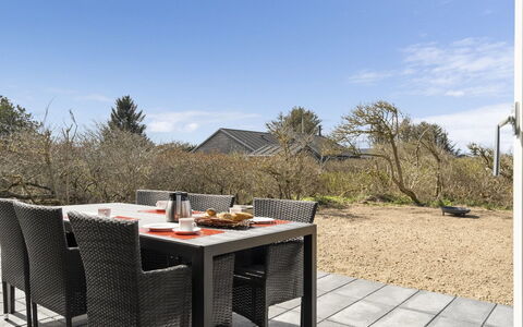 Luci - 500M from the Sea: Hus, Hjem, Dør, Tag, Sommerhus, Estate, Have, Skygge, Sidespor, Gård