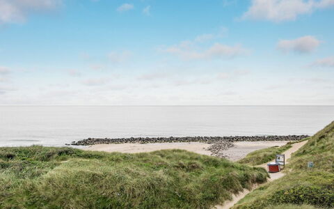 Hillegonde - 84M from the Sea: Møbel, Indretning, Gulvbelægning, Træ, Etage, Loft, Trægulve, Stol, Bord, Belysning