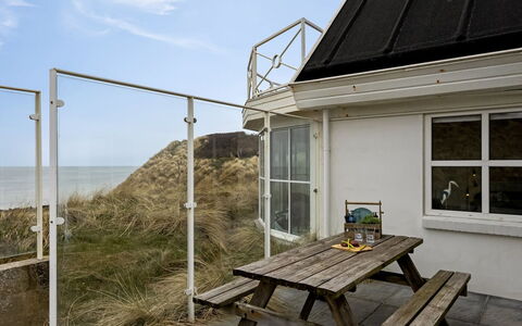 Hillegonde - 84M from the Sea: Dagslys, Stol, Udendørs Møbler, Tækning
