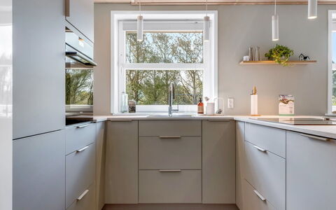Albina - 844M from the Sea: Køkken, Gulvbelægning, Køkken Apparat, Countertop, Cabinetry, Indretning, Træ, Etage, Møbel, Større Bandage