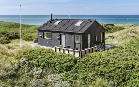 Aaltje - 65M from the Sea: Hus, Hjem, Dør, Tag, Sommerhus, Estate, Have, Skygge, Sidespor, Gård