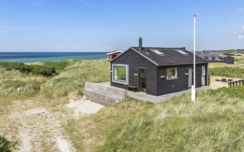 Aaltje - 65M from the Sea: Hus, Hjem, Dør, Tag, Sommerhus, Estate, Have, Skygge, Sidespor, Gård