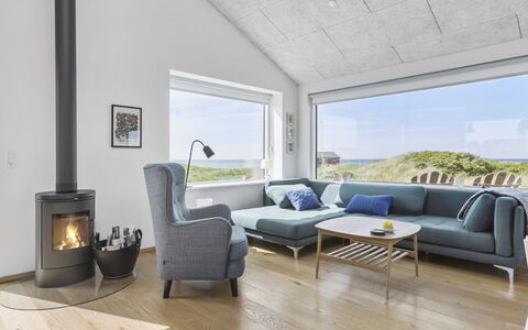 Aaltje - 65M from the Sea: Hus, Hjem, Dør, Tag, Sommerhus, Estate, Have, Skygge, Sidespor, Gård
