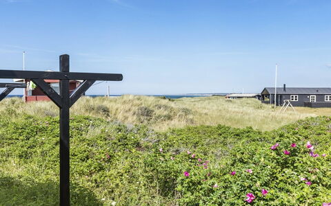 Aaltje - 65M from the Sea: Hus, Hjem, Dør, Tag, Sommerhus, Estate, Have, Skygge, Sidespor, Gård