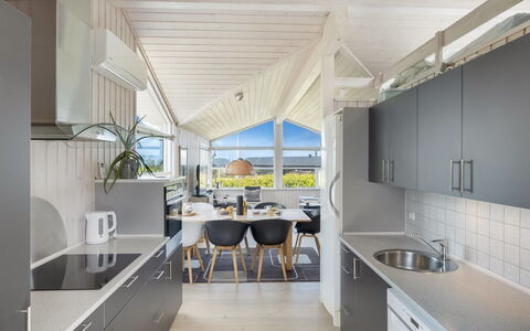 Marjanna - 350M from the Sea: Hjem, Loft, Køkken, Køkken & Spisebord, Stol, Countertop, Hårdttræ, Bejdse, Skygge, Design