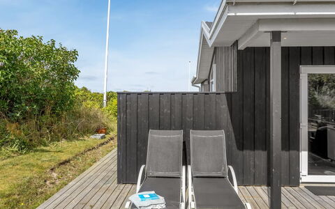 Marjanna - 350M from the Sea: Træ, Planke, Hårdttræ, Dæk, Skygge, Trægulve, Veranda, Bejdse, Sidespor, Design