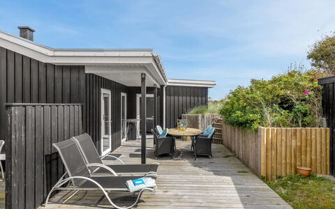 Marjanna - 350M from the Sea: Træ, Hjem, Veranda, Hårdttræ, Dæk, Dør, Planke, Skygge, Sidespor, Bejdse