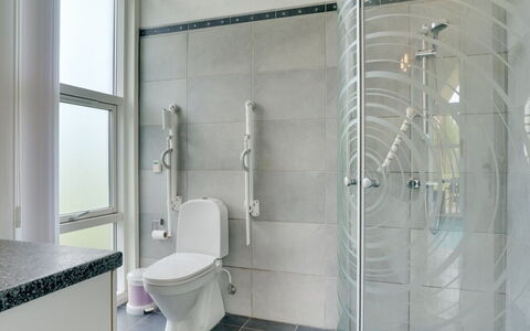 Aiyana - 530M from the Sea: Gulvbelægning, Indretning, Badeværelse, Etage, Sanitærarmatur, Toilet, Vvs, Hjem, Bruser, Brusehoved