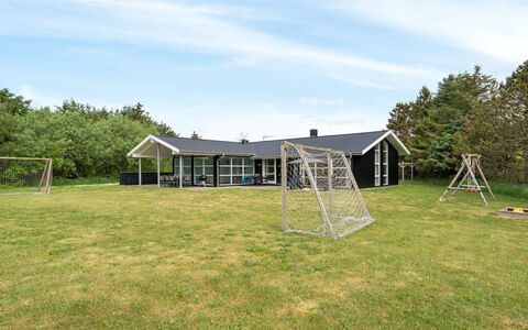Aiyana - 530M from the Sea: Græs, Land Lot, Hjem, Almindeligt, Lawn, Skygge, Sommerhus, Gård, Estate, Have