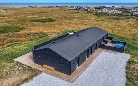 Heilo - 300M from the Sea: Træ, Tag, Arkitektur, Hjem, Hus, Sommerhus, Sidespor, Hårdttræ, Hældning, Estate