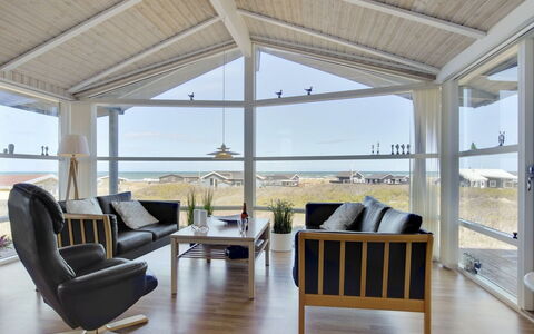 Konsta - 200M from the Sea: Svømmepøl, Udendørs Møbler, Møbel, Udvej, Flise, Eco Hotel, Skygge, Stol, Fritid, Estate