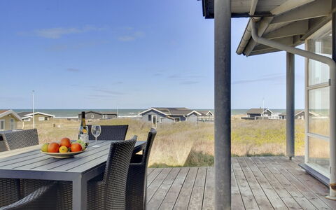 Konsta - 200M from the Sea: Svømmepøl, Udendørs Møbler, Møbel, Udvej, Flise, Eco Hotel, Skygge, Stol, Fritid, Estate