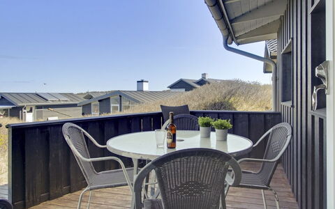 Konsta - 200M from the Sea: Svømmepøl, Udendørs Møbler, Møbel, Udvej, Flise, Eco Hotel, Skygge, Stol, Fritid, Estate