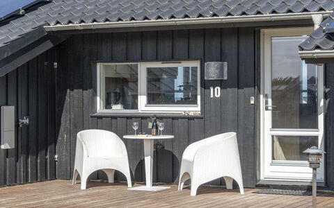 Konsta - 200M from the Sea: Svømmepøl, Udendørs Møbler, Møbel, Udvej, Flise, Eco Hotel, Skygge, Stol, Fritid, Estate