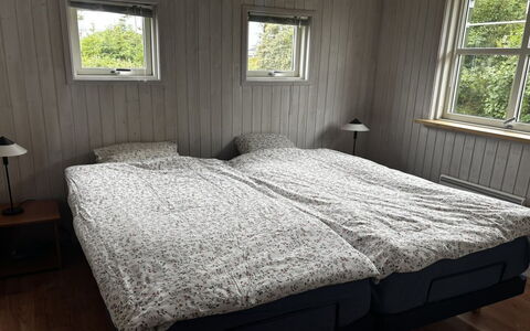Hauke - 478M from the Sea: Soveværelse, Seng, Sengetøj, Sengetøj, Bed Frame, Sengetøj, Pude, Throw Pillow, Hårdttræ, Lampe