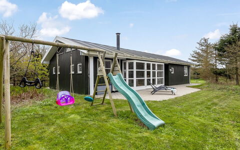 Hauke - 478M from the Sea: Sommerhus, Lawn, Garden Bygninger, Skygge, Have, Gård, Estate, Skur, Stuehus, Backyard
