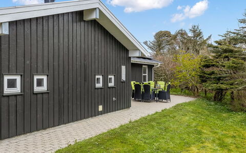 Hauke - 478M from the Sea: Møbel, Indretning, Gulvbelægning, Træ, Etage, Loft, Trægulve, Stol, Bord, Belysning