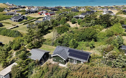 Hauke - 478M from the Sea: Møbel, Indretning, Gulvbelægning, Træ, Etage, Loft, Trægulve, Stol, Bord, Belysning