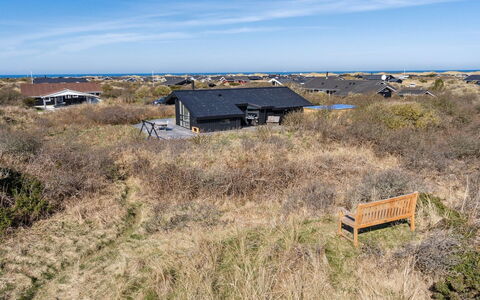 Amalie - 650M from the Sea: Møbel, Indretning, Gulvbelægning, Træ, Etage, Loft, Trægulve, Stol, Bord, Belysning