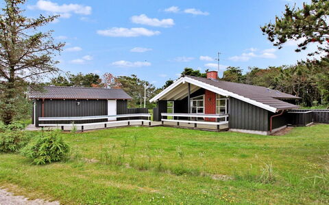Andersen - 827M from the Sea: Møbel, Indretning, Gulvbelægning, Træ, Etage, Loft, Trægulve, Stol, Bord, Belysning