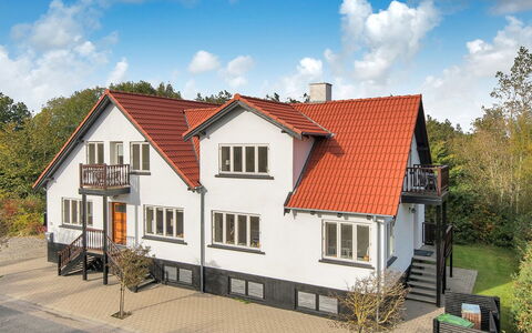 Etta - 957M from the Sea: Bygning, Vindue, Hus, Hjem, Boligområde, Tag, Facade, Arkitektur, Sommerhus, Kompositmateriale