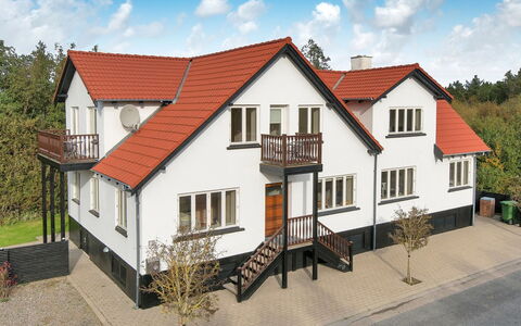 Etta - 957M from the Sea: Bygning, Vindue, Træ, Hus, Boligområde, Hjem, Facade, Tag, Arkitektur, Dør