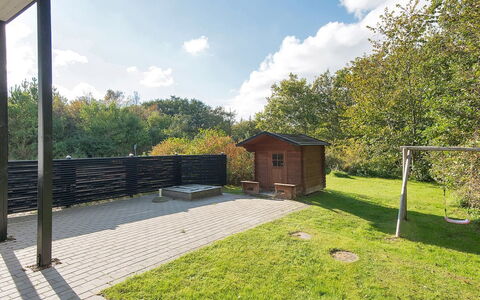 Etta - 957M from the Sea: Land Lot, Have, Skygge, Lawn, Garden Bygninger, Backyard, Gård, Landscaping, Skur, Udendørs Struktur