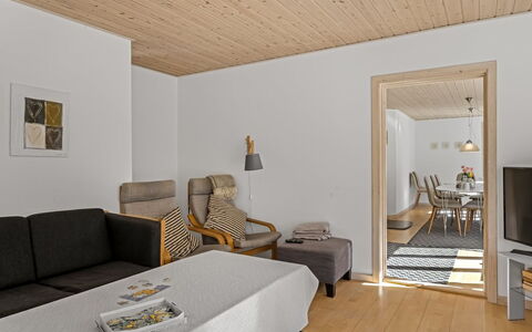 Etta - 957M from the Sea: Indretning, Møbel, Gulvbelægning, Træ, Etage, Loft, Værelse, Couch, Stue, Trægulve