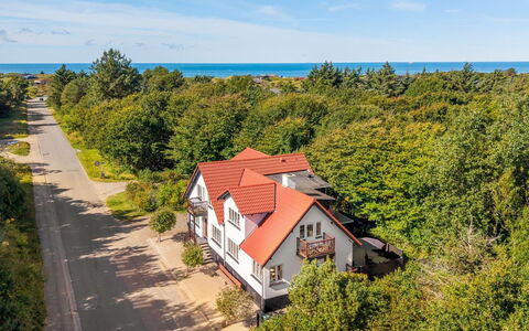 Etta - 957M from the Sea: Himmel, Hjem, Hus, Boligområde, Sky, Sommerhus, Kyst, Forstad, Estate, Meteorologisk Fænomen