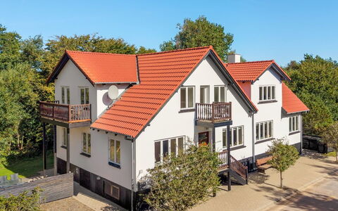 Etta - 957M from the Sea: Bygning, Vindue, Hus, Hjem, Boligområde, Træ, Tag, Facade, Arkitektur, Kvarter