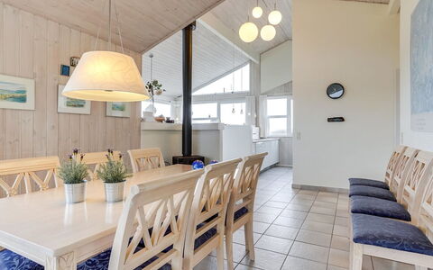 Thorir - 542M from the Sea: Træ, Møbel, Lejlighed, Værelse, Loft, Bejdse, Stol, Hårdttræ, Klarlak, Tømmer
