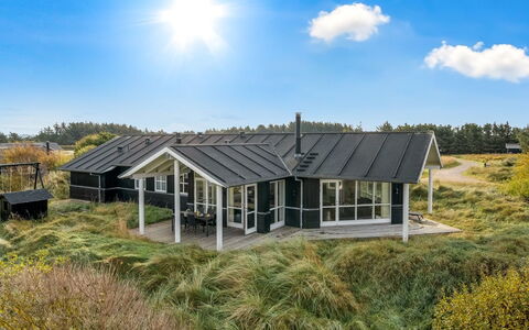 Eskil - 656M from the Sea: Møbel, Indretning, Gulvbelægning, Træ, Etage, Loft, Trægulve, Stol, Bord, Belysning