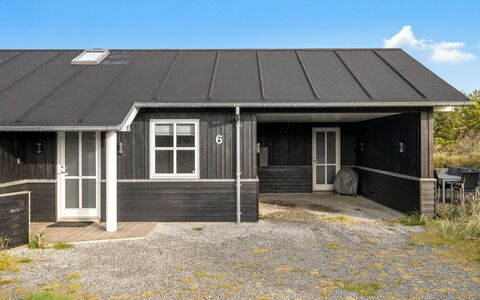 Eskil - 656M from the Sea: Møbel, Indretning, Gulvbelægning, Træ, Etage, Loft, Trægulve, Stol, Bord, Belysning