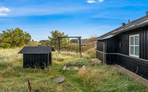 Eskil - 656M from the Sea: Møbel, Indretning, Gulvbelægning, Træ, Etage, Loft, Trægulve, Stol, Bord, Belysning