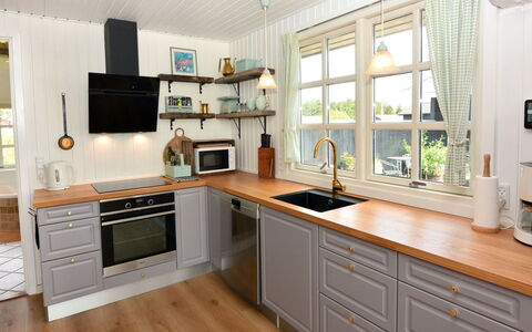 Halsten - 551M from the Sea: Blå, Busk, Sommerhus, Bunddække, Have, Estate, Skygge, Landscaping, Stuehus, Eco Hotel