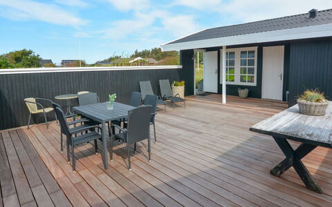 Halsten - 551M from the Sea: Blå, Busk, Sommerhus, Bunddække, Have, Estate, Skygge, Landscaping, Stuehus, Eco Hotel