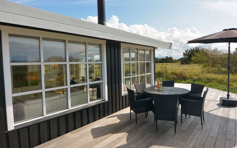 Halsten - 551M from the Sea: Blå, Busk, Sommerhus, Bunddække, Have, Estate, Skygge, Landscaping, Stuehus, Eco Hotel