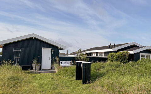 Halsten - 551M from the Sea: Blå, Busk, Sommerhus, Bunddække, Have, Estate, Skygge, Landscaping, Stuehus, Eco Hotel