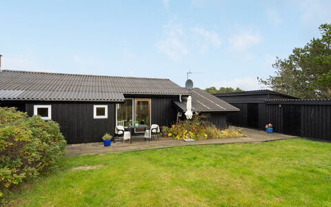 Øgrim - 204M from the Sea: Møbel, Indretning, Stol, Gulvbelægning, Bord, Udvej, Etage, Loft, Værelse, Eco Hotel