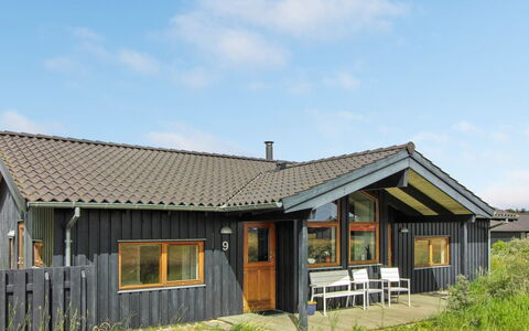 Emma - 976M from the Sea: Tag, Træ, Hus, Sommerhus, Hjem, Sidespor, Dør, Land Lot, Landdistrikt, Garden Bygninger
