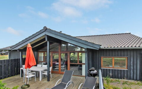 Emma - 976M from the Sea: Tag, Hjem, Sommerhus, Sidespor, Skygge, Hårdttræ, Estate, Planke, Garden Bygninger, Veranda