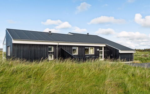 Simona - 300M from the Sea: Arkitektur, Tag, Hjem, Kompositmateriale, Dagslys, Sidespor, Indkørsel