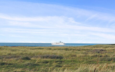 Simona - 300M from the Sea: Arkitektur, Tag, Hjem, Kompositmateriale, Dagslys, Sidespor, Indkørsel